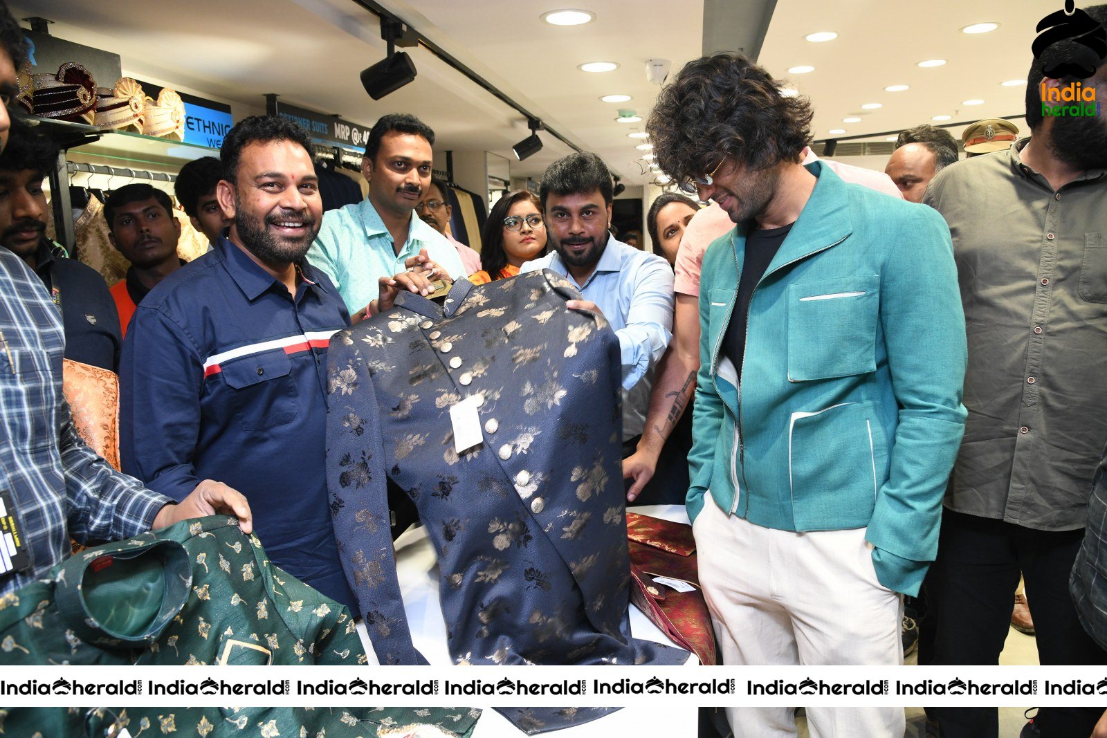 Vijay Devarakonda Launch KLM Shopping Mall Set 2