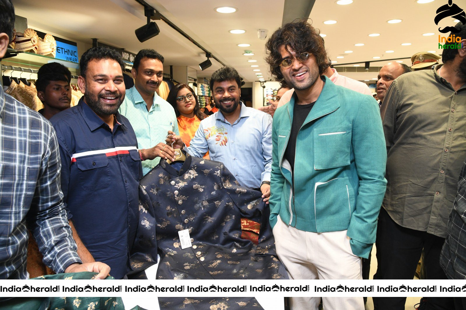 Vijay Devarakonda Launch KLM Shopping Mall Set 2