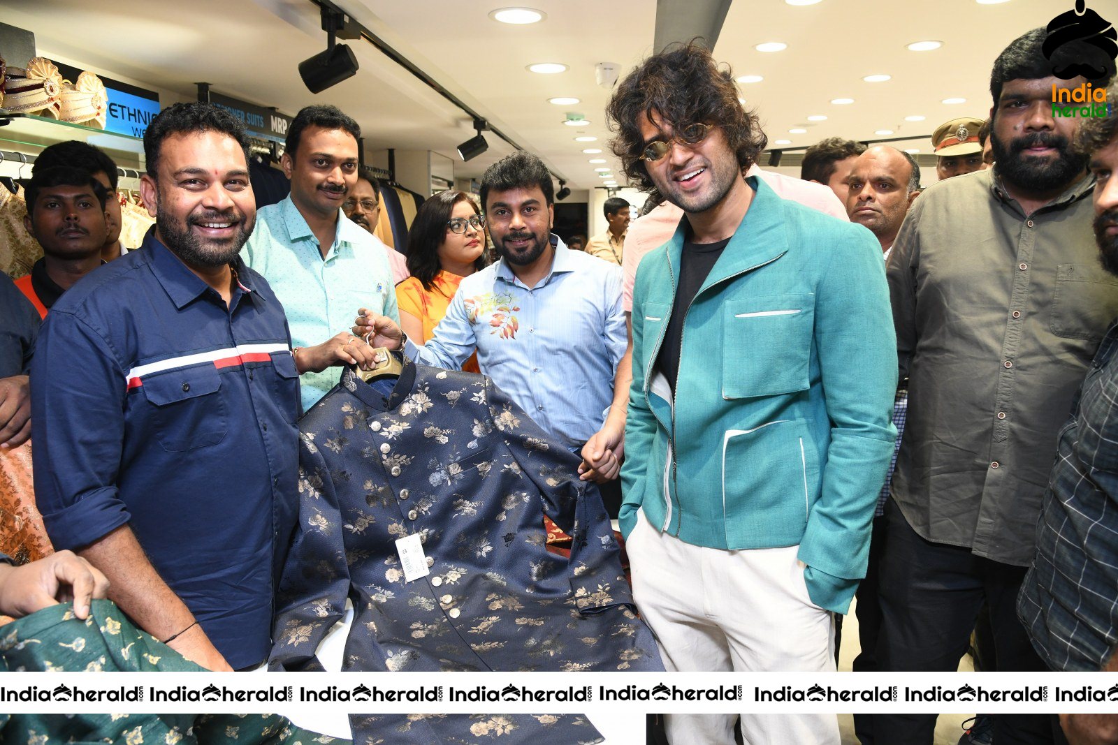 Vijay Devarakonda Launch KLM Shopping Mall Set 2