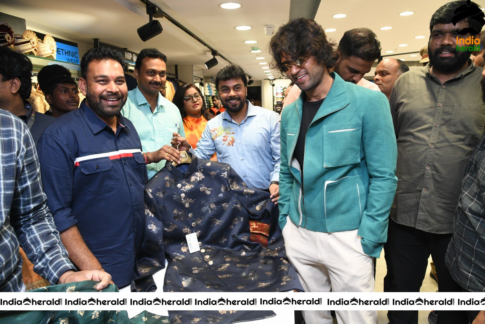 Vijay Devarakonda Launch KLM Shopping Mall Set 2