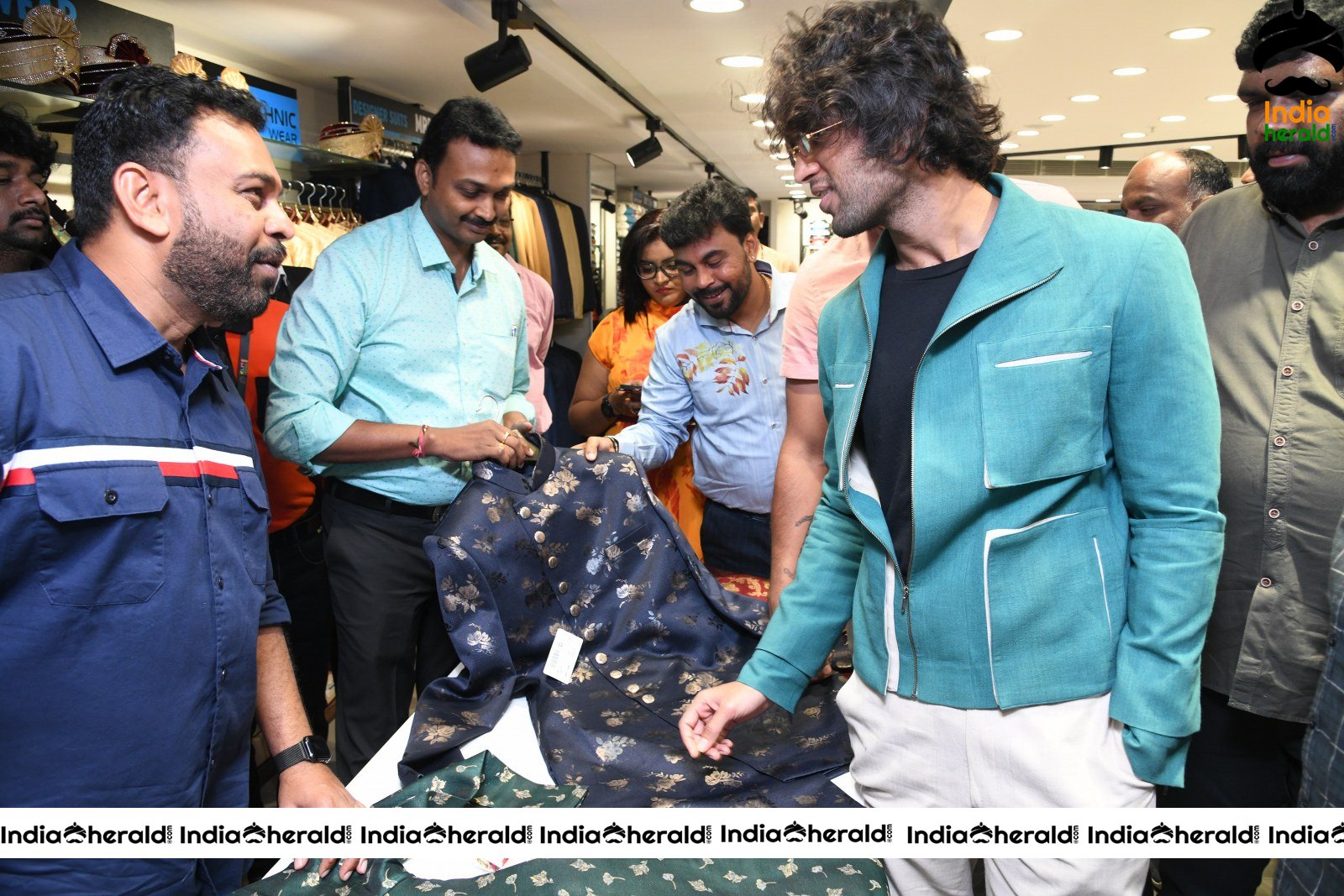 Vijay Devarakonda Launch KLM Shopping Mall Set 3