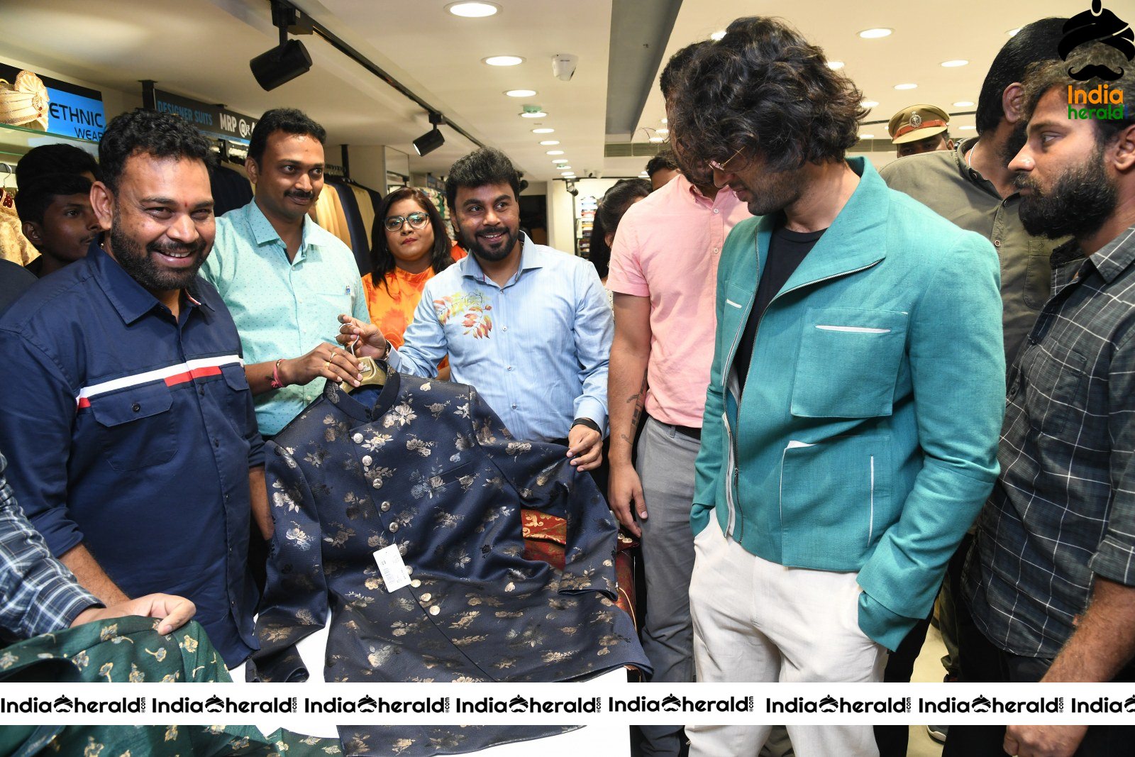 Vijay Devarakonda Launch KLM Shopping Mall Set 3