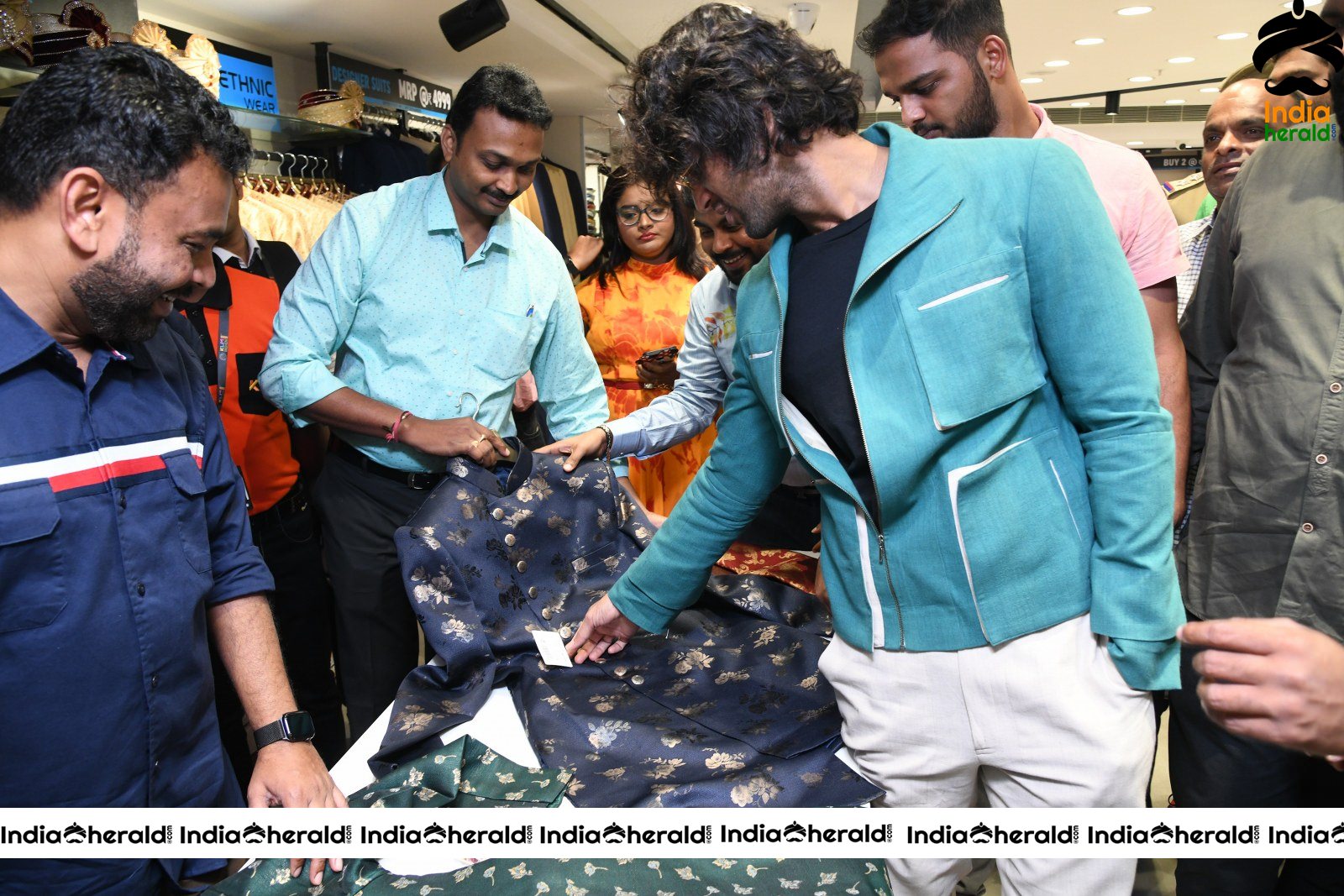 Vijay Devarakonda Launch KLM Shopping Mall Set 3