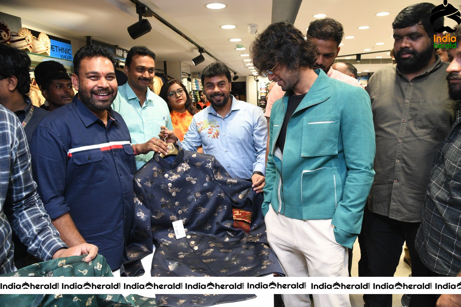 Vijay Devarakonda Launch KLM Shopping Mall Set 3