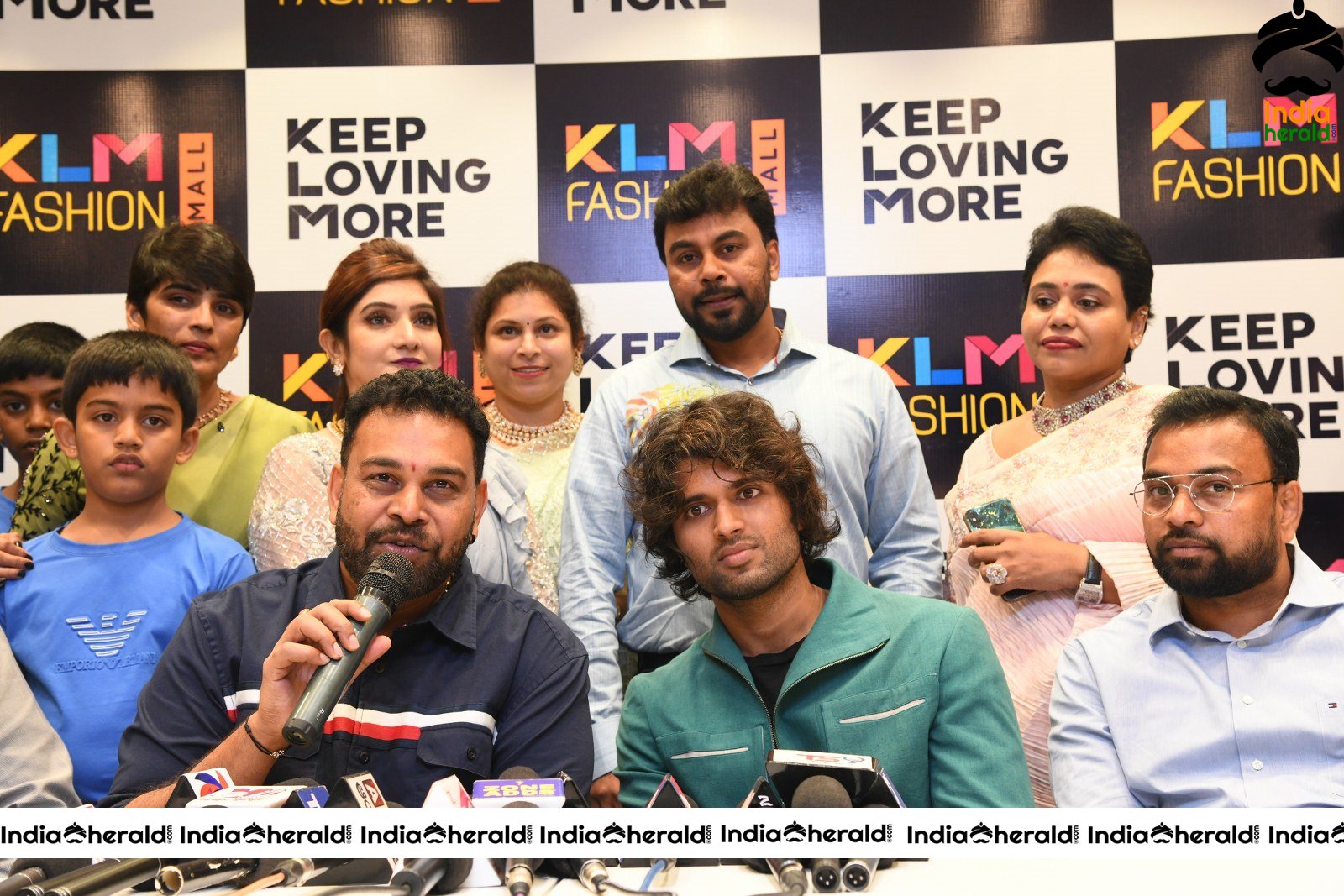 Vijay Devarakonda Launch KLM Shopping Mall Set 3