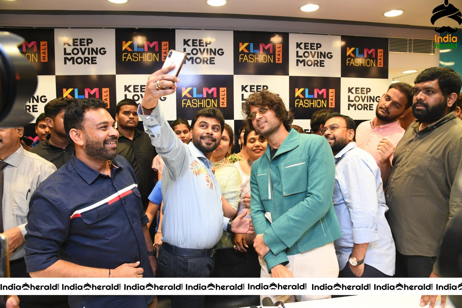 Vijay Devarakonda Launch KLM Shopping Mall Set 4