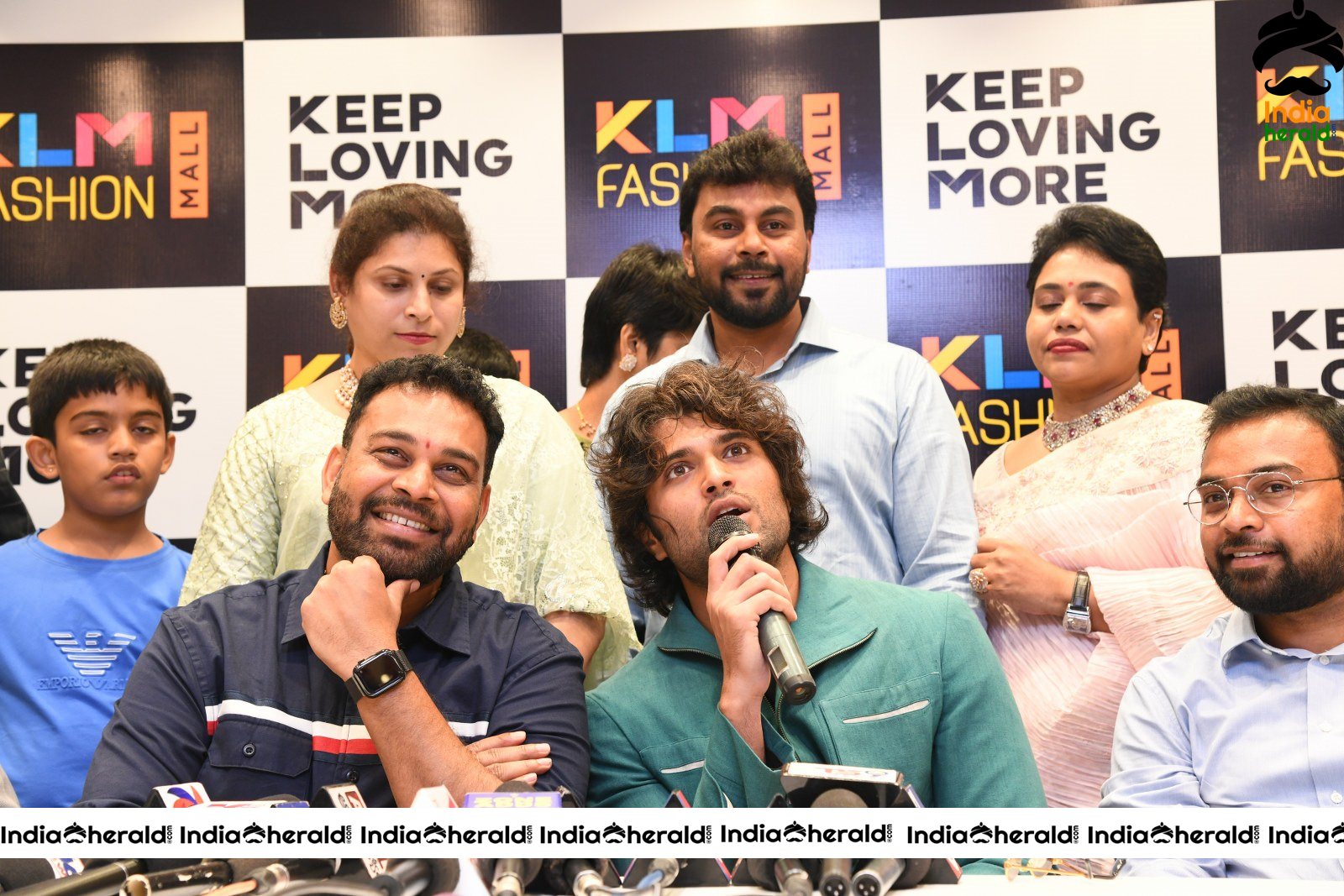 Vijay Devarakonda Launch KLM Shopping Mall Set 4