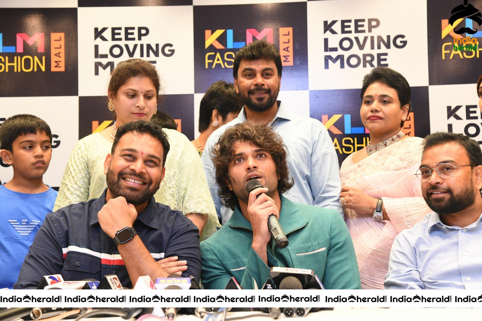 Vijay Devarakonda Launch KLM Shopping Mall Set 4