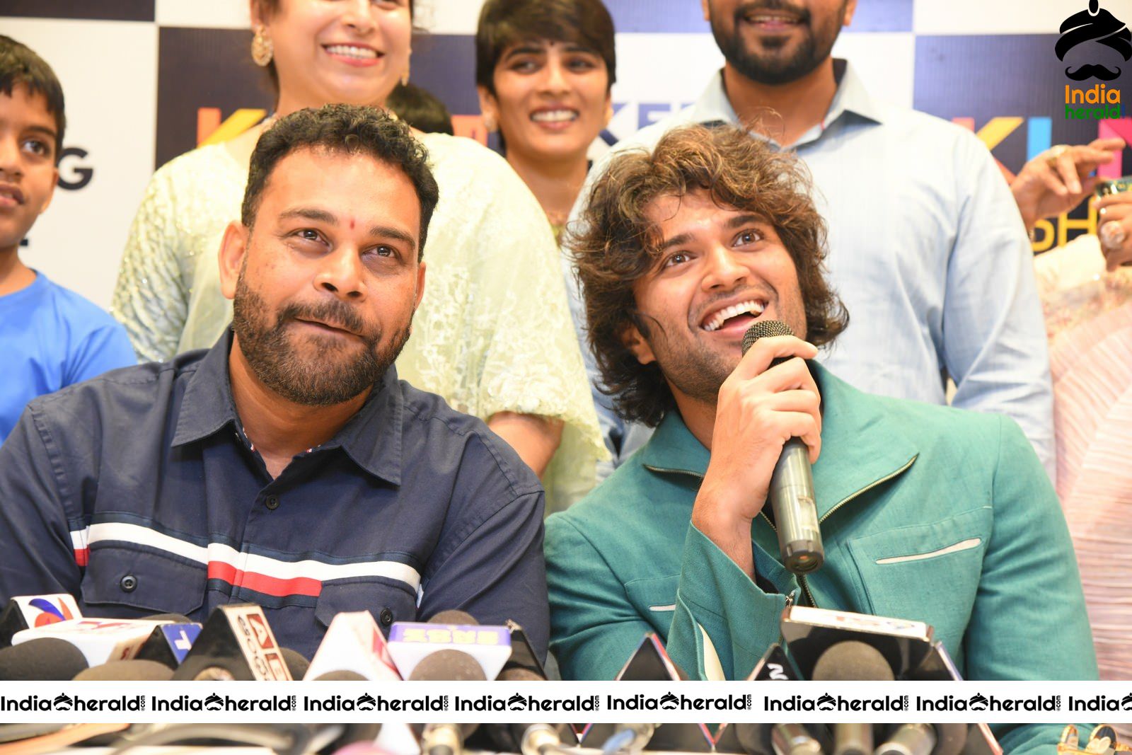 Vijay Devarakonda Launch KLM Shopping Mall Set 4