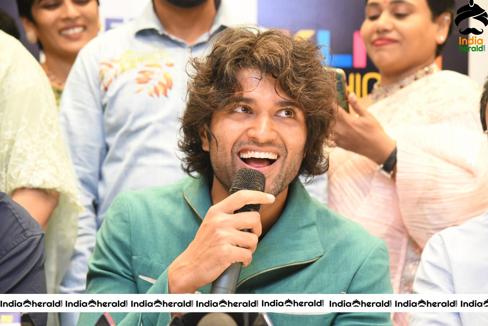 Vijay Devarakonda Launch KLM Shopping Mall Set 4