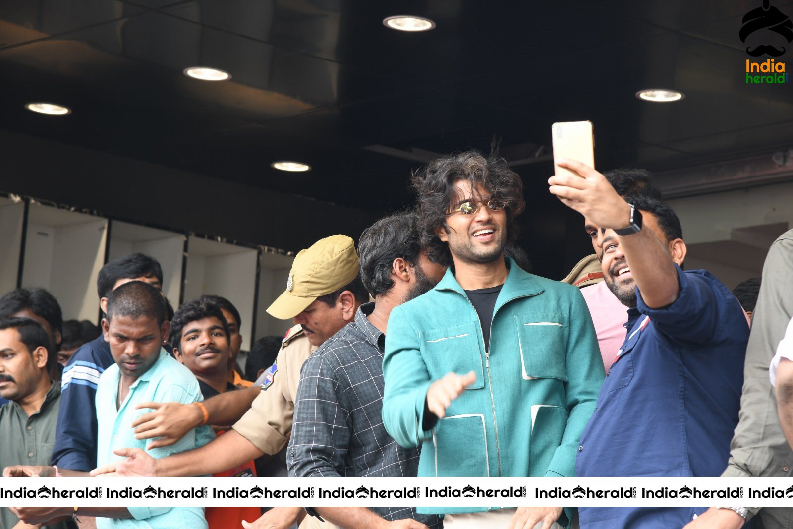 Vijay Devarakonda Launch KLM Shopping Mall Set 4