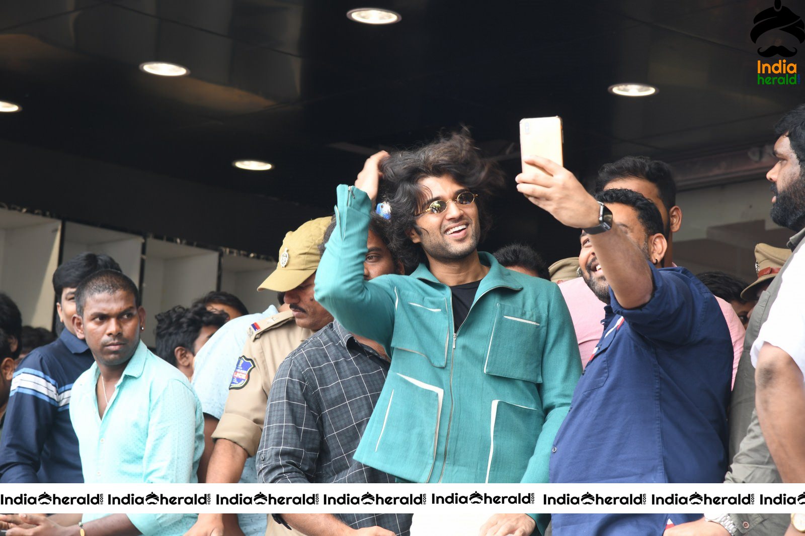 Vijay Devarakonda Launch KLM Shopping Mall Set 4