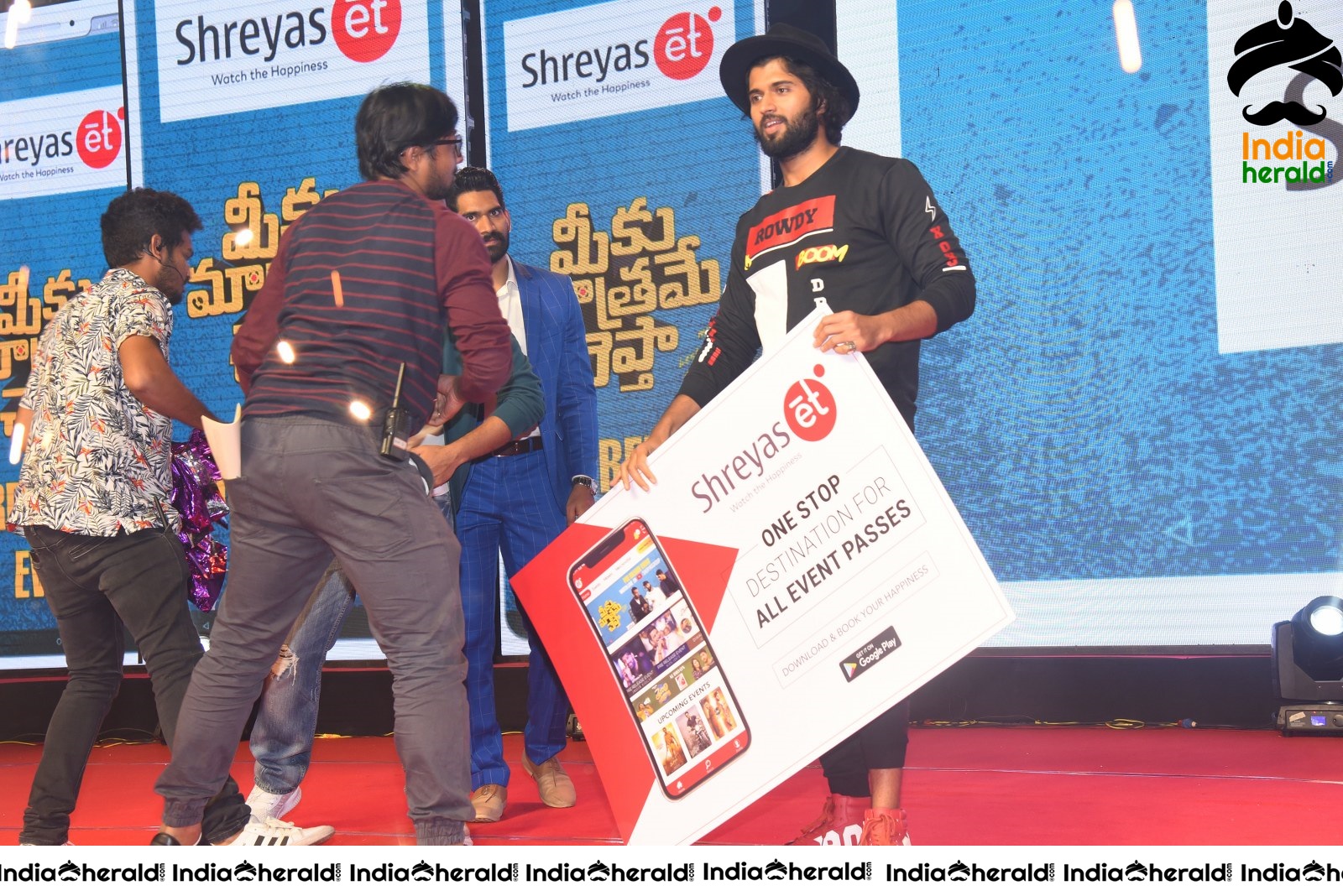 Vijay Deverakonda Gifts Passes to Fans and Takes Photos Set 1