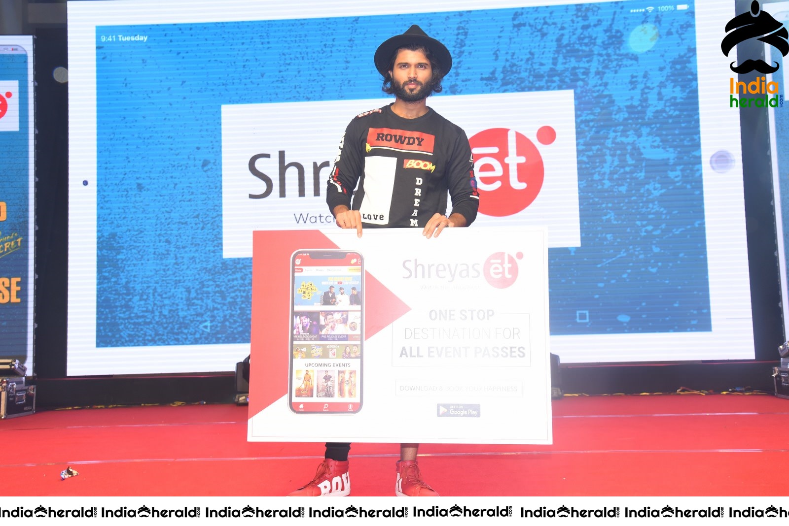 Vijay Deverakonda Gifts Passes to Fans and Takes Photos Set 1