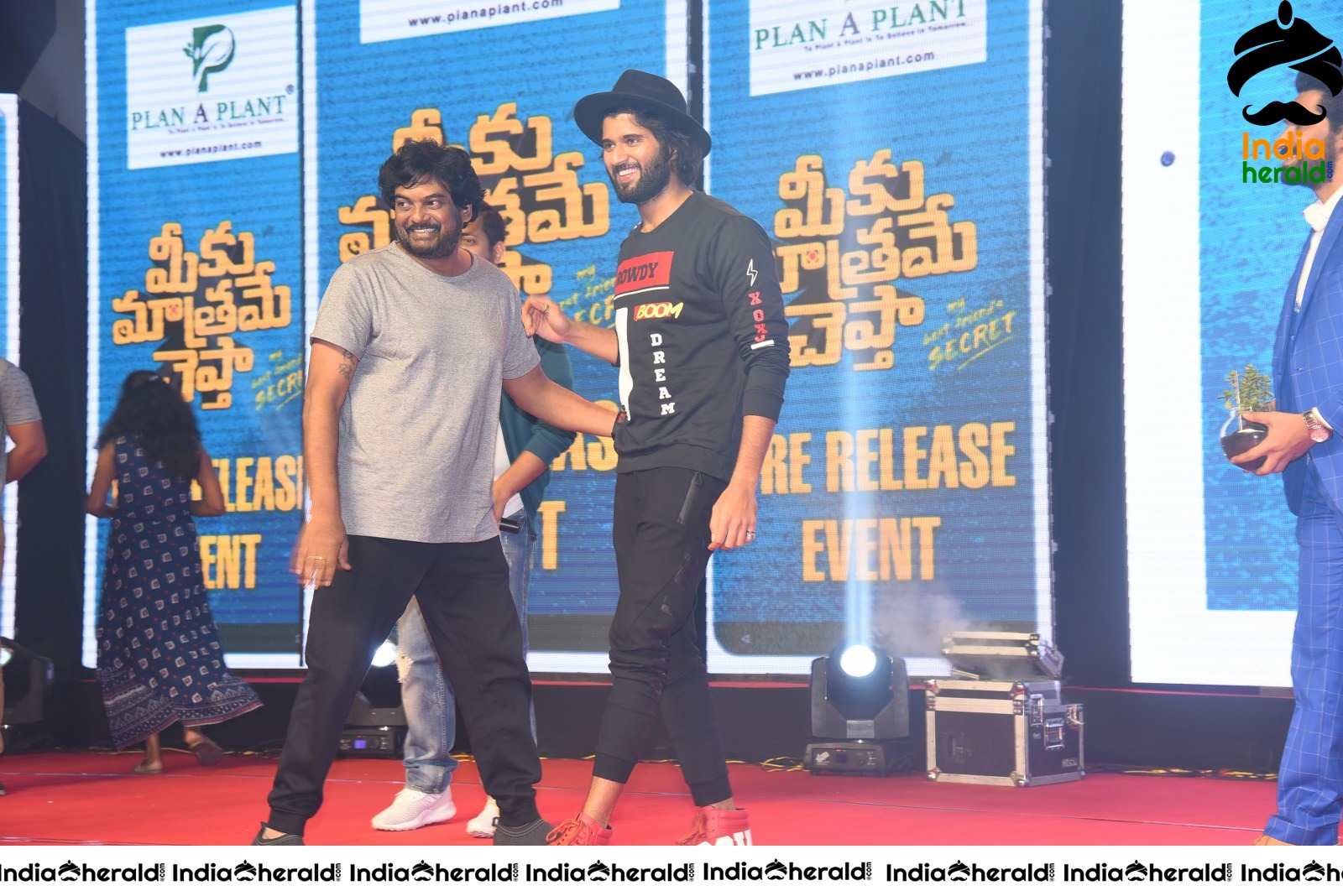 Vijay Deverakonda Gifts Passes to Fans and Takes Photos Set 2