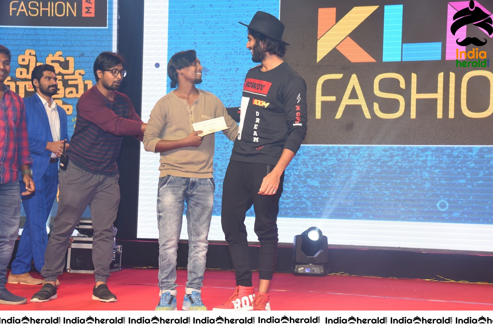 Vijay Deverakonda Gifts Passes to Fans and Takes Photos Set 2