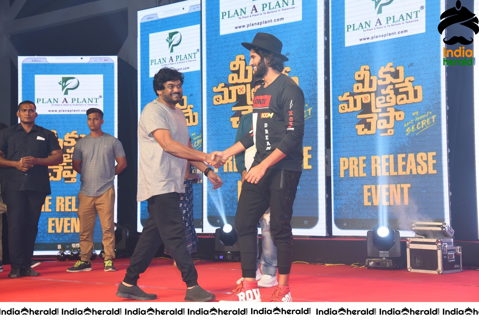 Vijay Deverakonda Gifts Passes to Fans and Takes Photos Set 2
