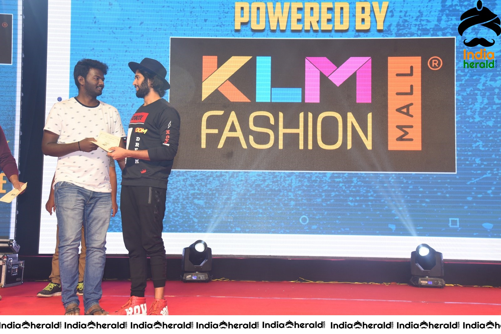 Vijay Deverakonda Gifts Passes to Fans and Takes Photos Set 2