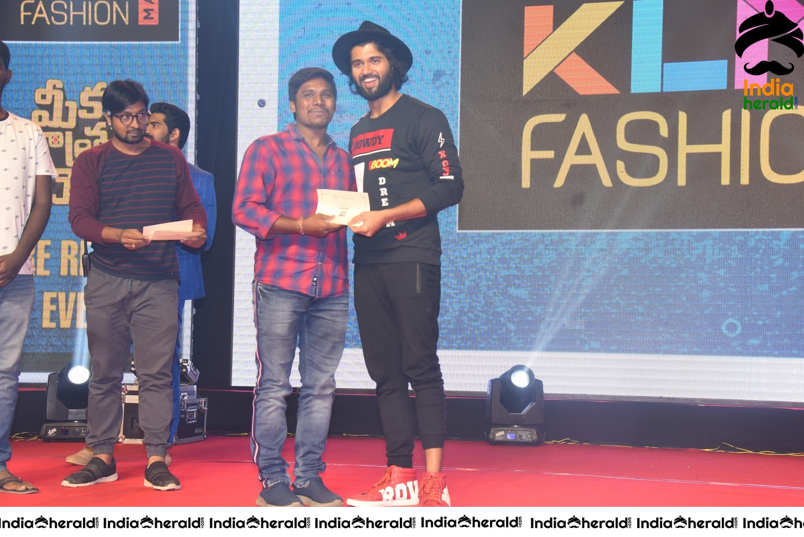 Vijay Deverakonda Gifts Passes to Fans and Takes Photos Set 2