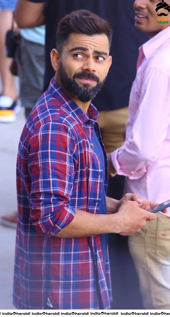 Virat Kohli playing Street Cricket with Kids