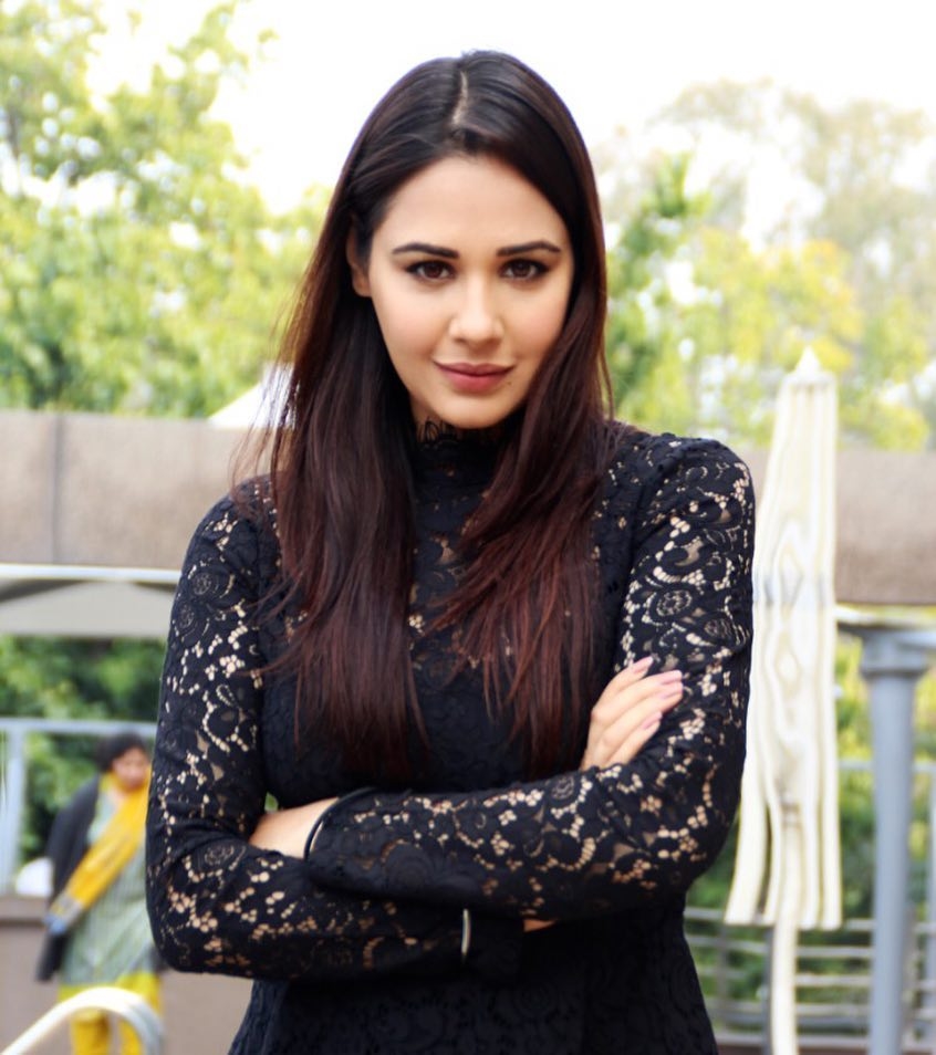 Actress Mandy Takhar Latest Images