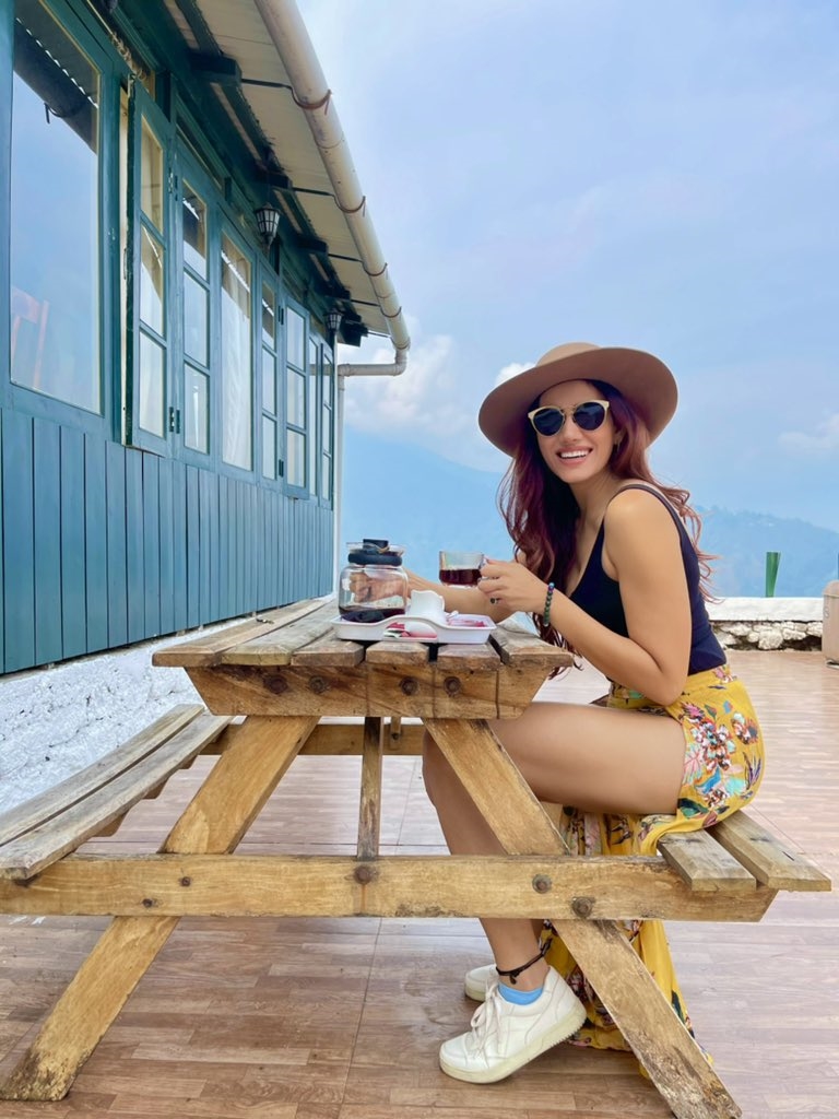 Sonalli seygall Hot Photos