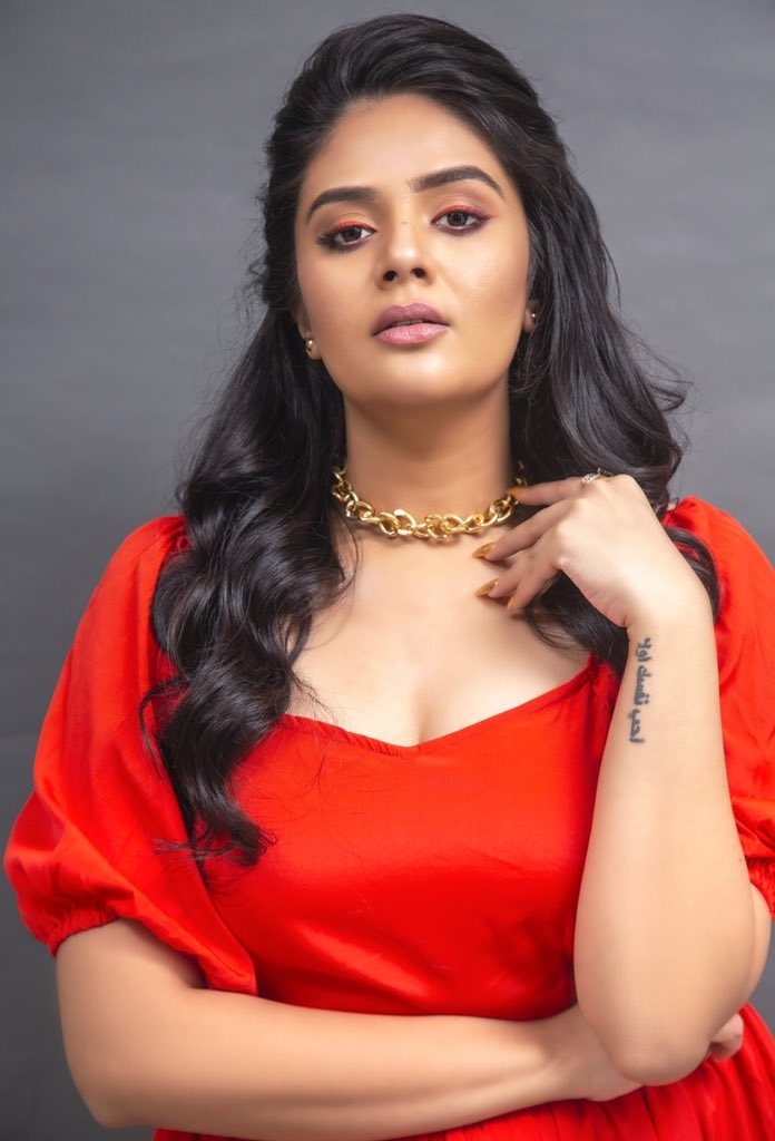 Sreemukhi latest Hot Photos