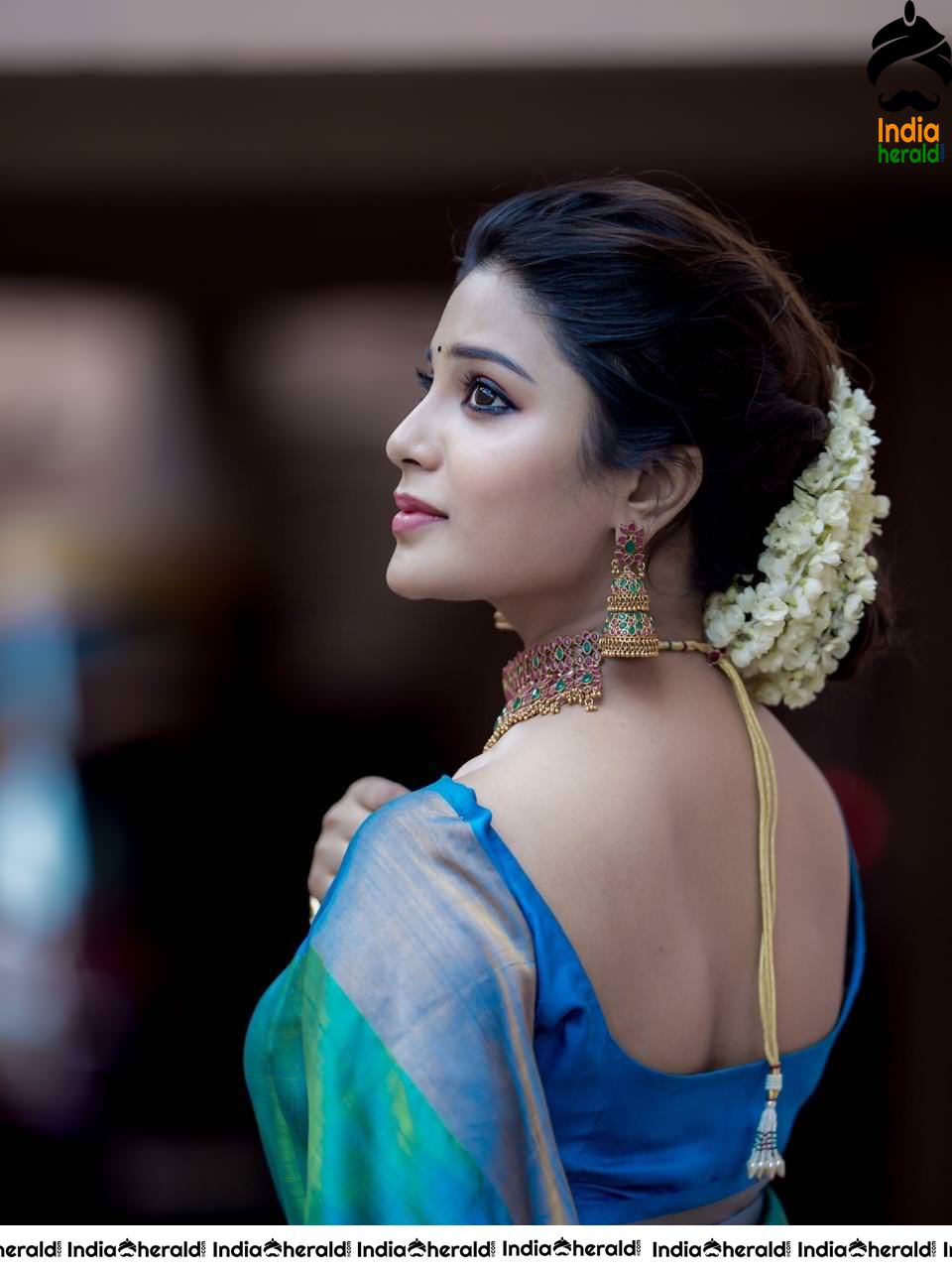 Aathmika is too gorgeous and traditional in Saree