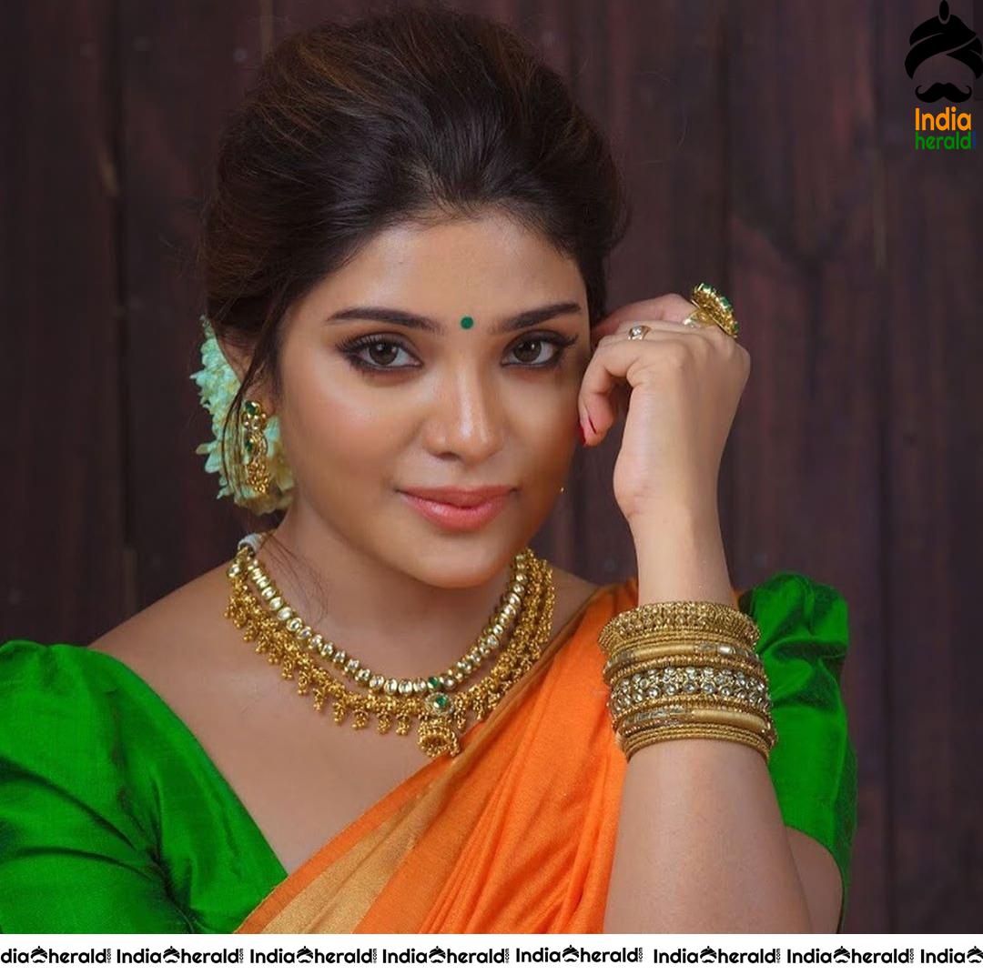 Aathmika is too gorgeous and traditional in Saree