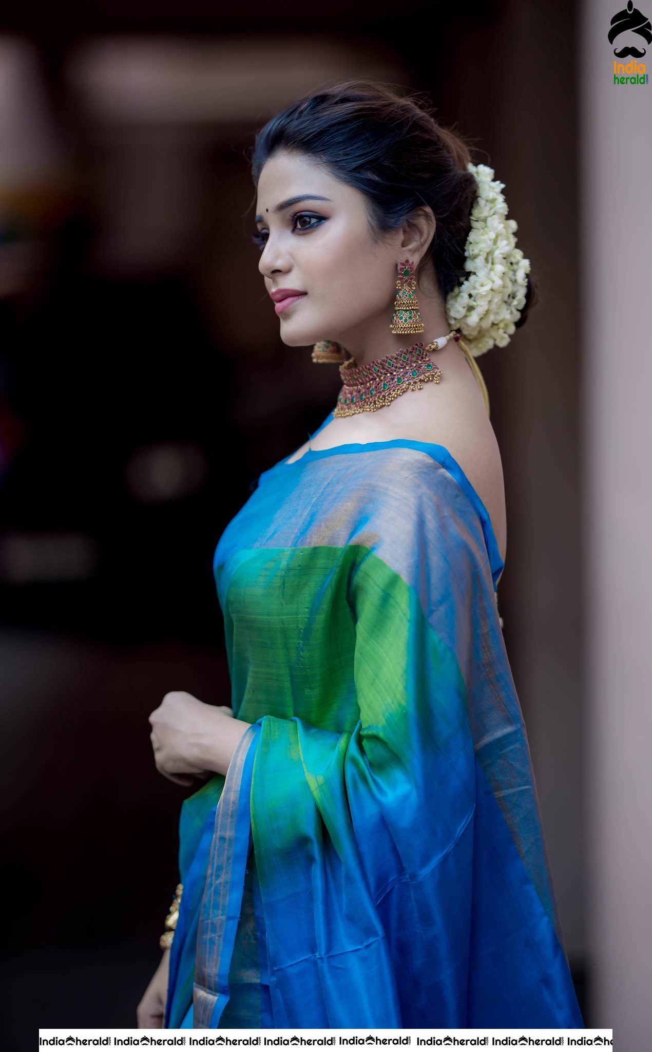 Aathmika is too gorgeous and traditional in Saree