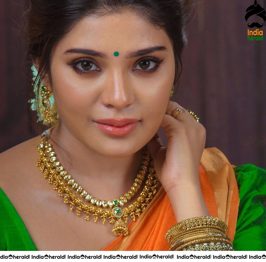 Aathmika is too gorgeous and traditional in Saree