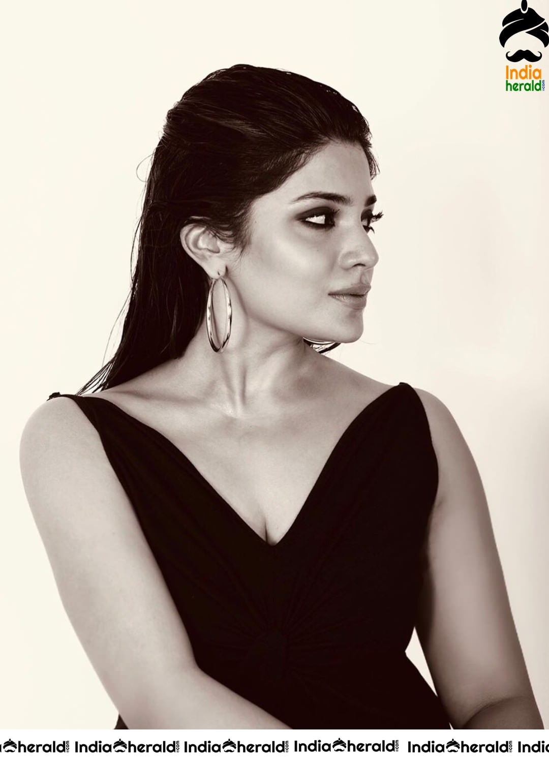 Aathmika latest Mesmerising Photo Stills