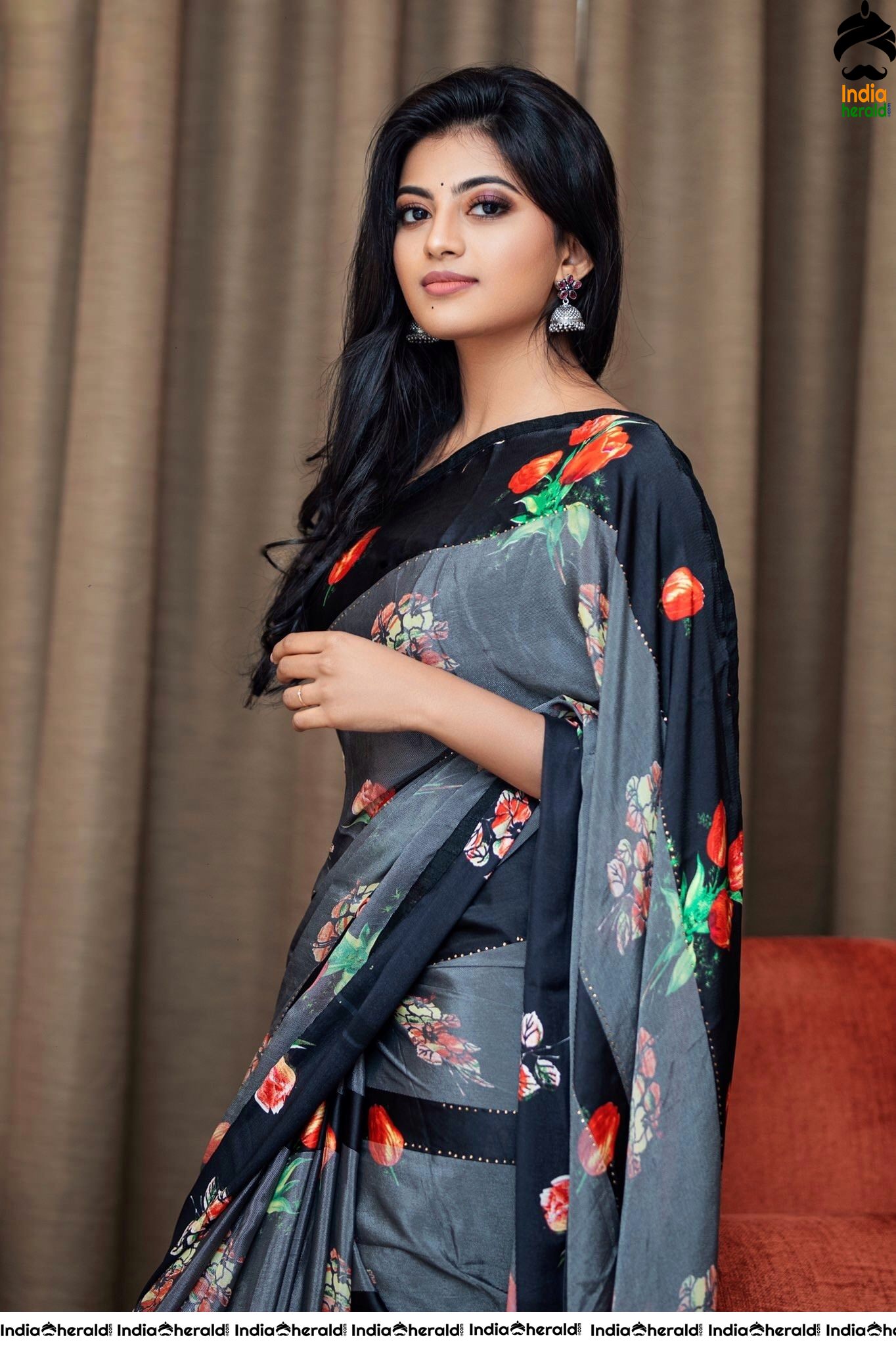 Actress Anandhi Latest Cute Photos in Saree