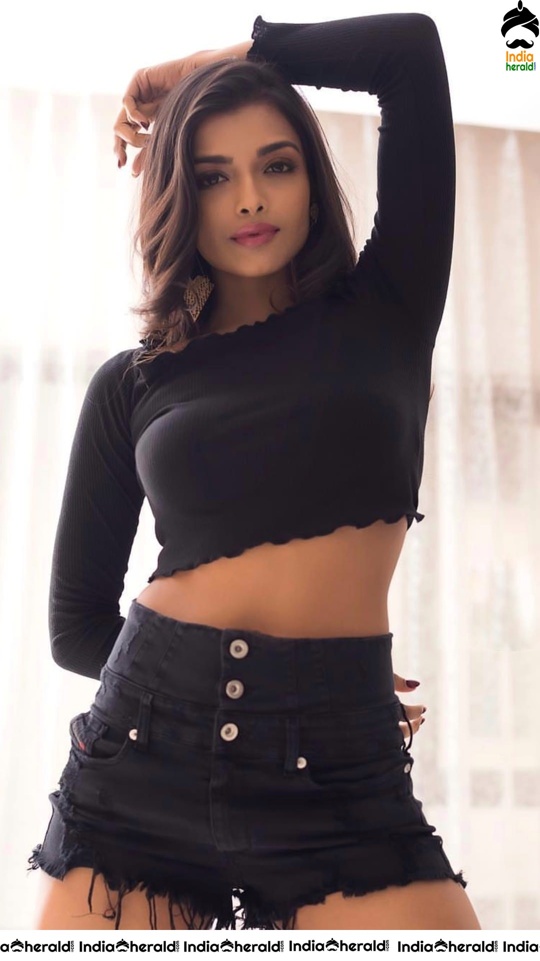 Actress Ashna Zaveri Hot Photoshoot Session