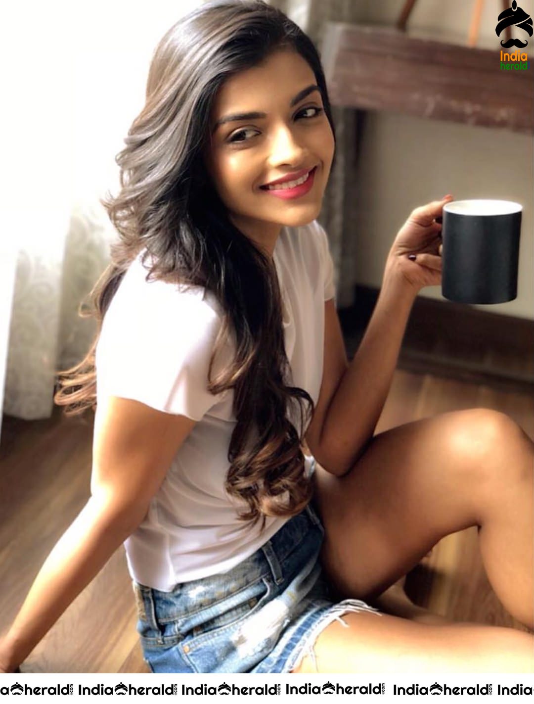 Actress Ashna Zaveri Hot Photoshoot Session