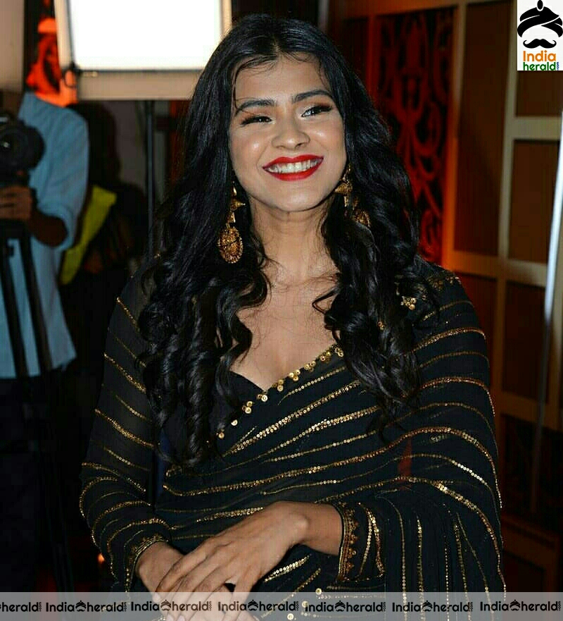 Actress Hebah Patel Hot Stills From ZEE Telugu Bullitera Awards 2019