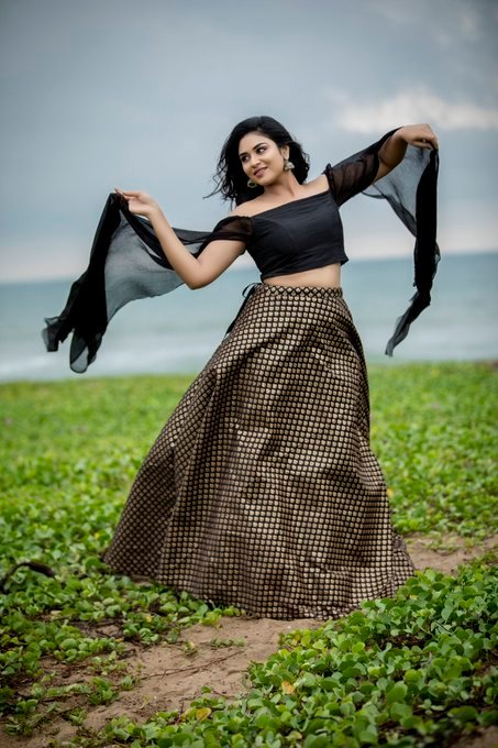 Actress Indhuja Ravichandran latest photoshoot pictures