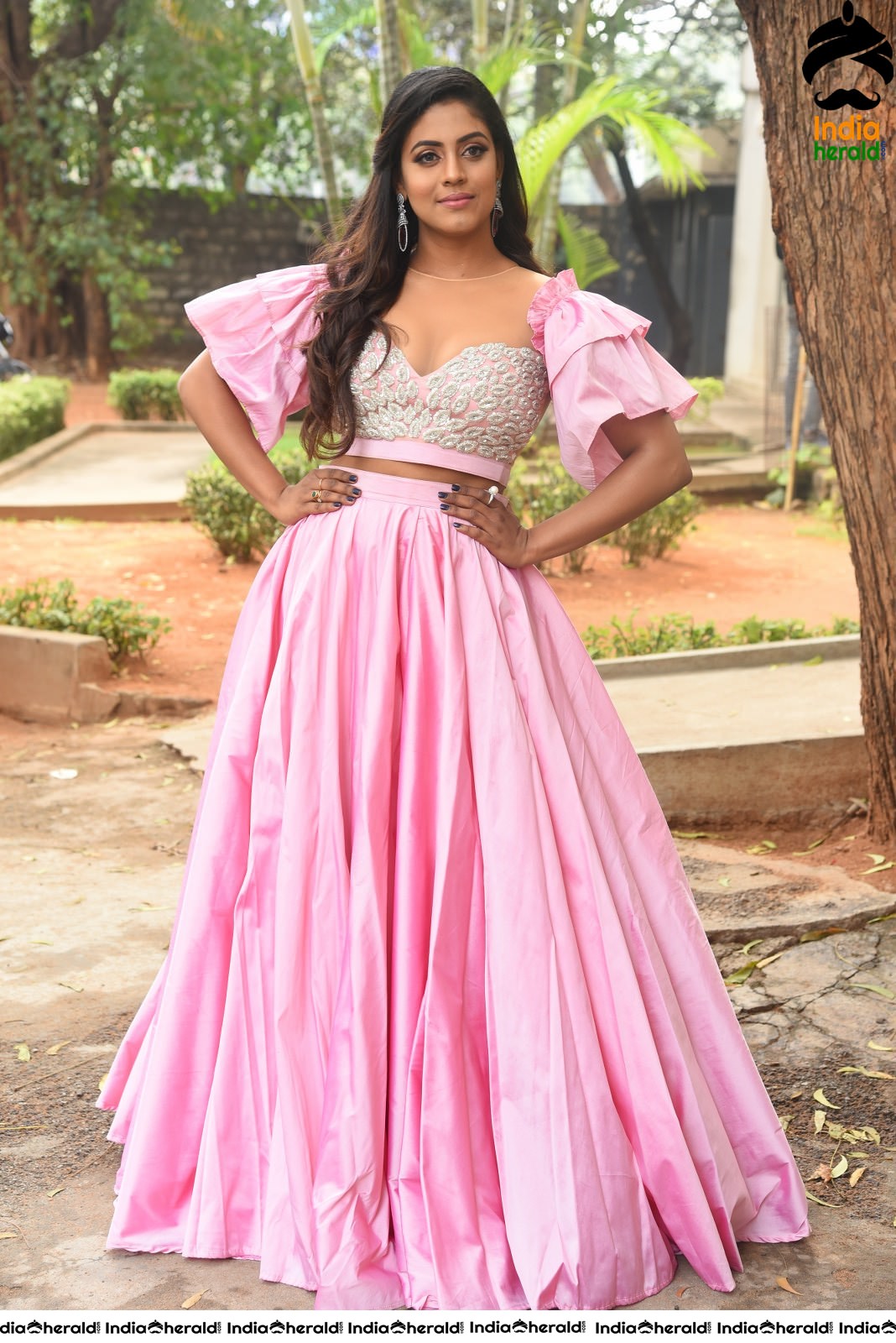 Actress Iniya Hot during Mamanga Press Meet Set 1
