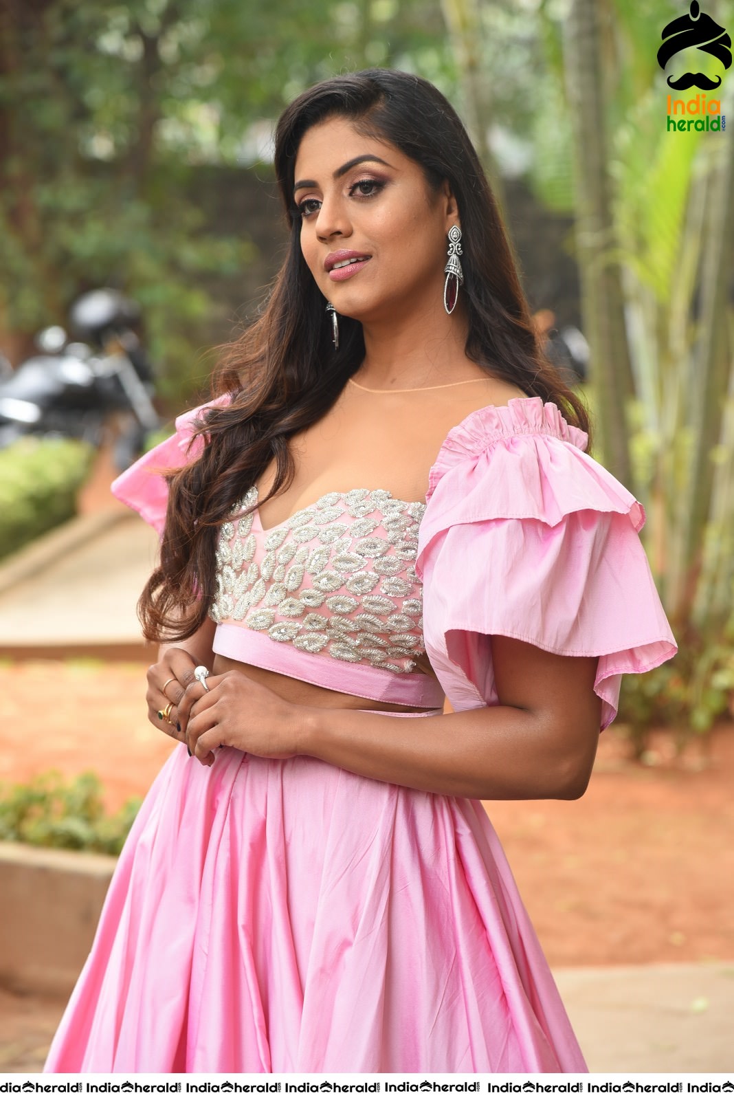 Actress Iniya Hot during Mamanga Press Meet Set 1