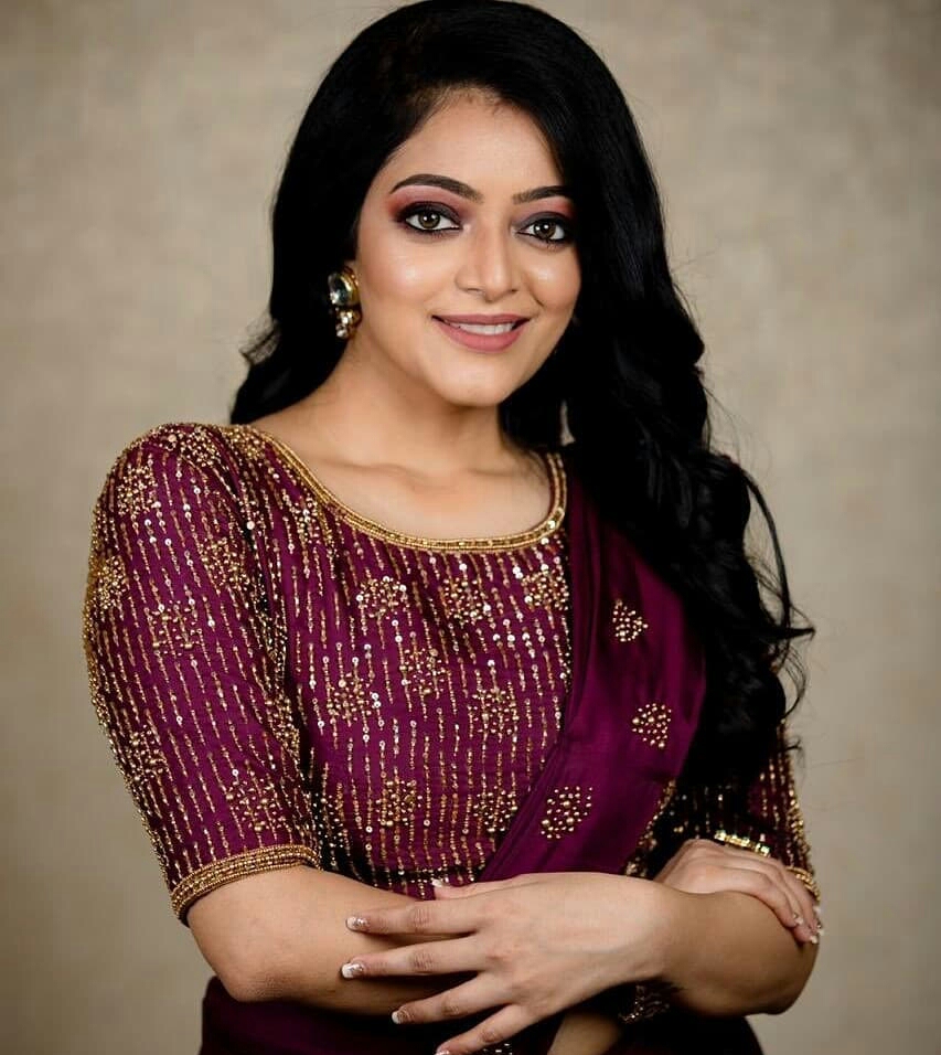 Actress Janani Iyer Elegant Latest Photoshoot Stills