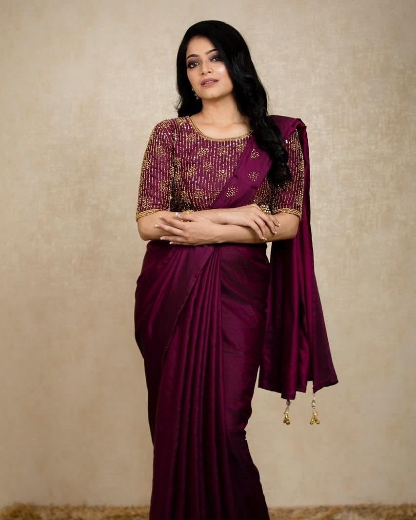 Actress Janani Iyer Elegant Latest Photoshoot Stills