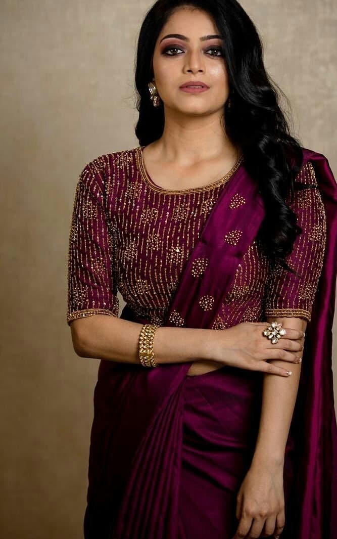 Actress Janani Iyer Elegant Latest Photoshoot Stills