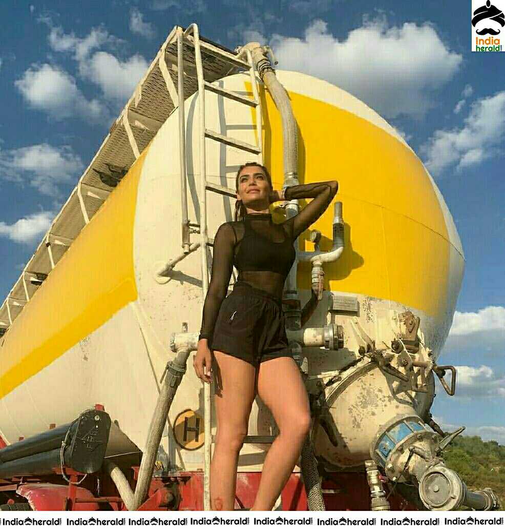 Actress Karishma latest Sexy Hot Stills
