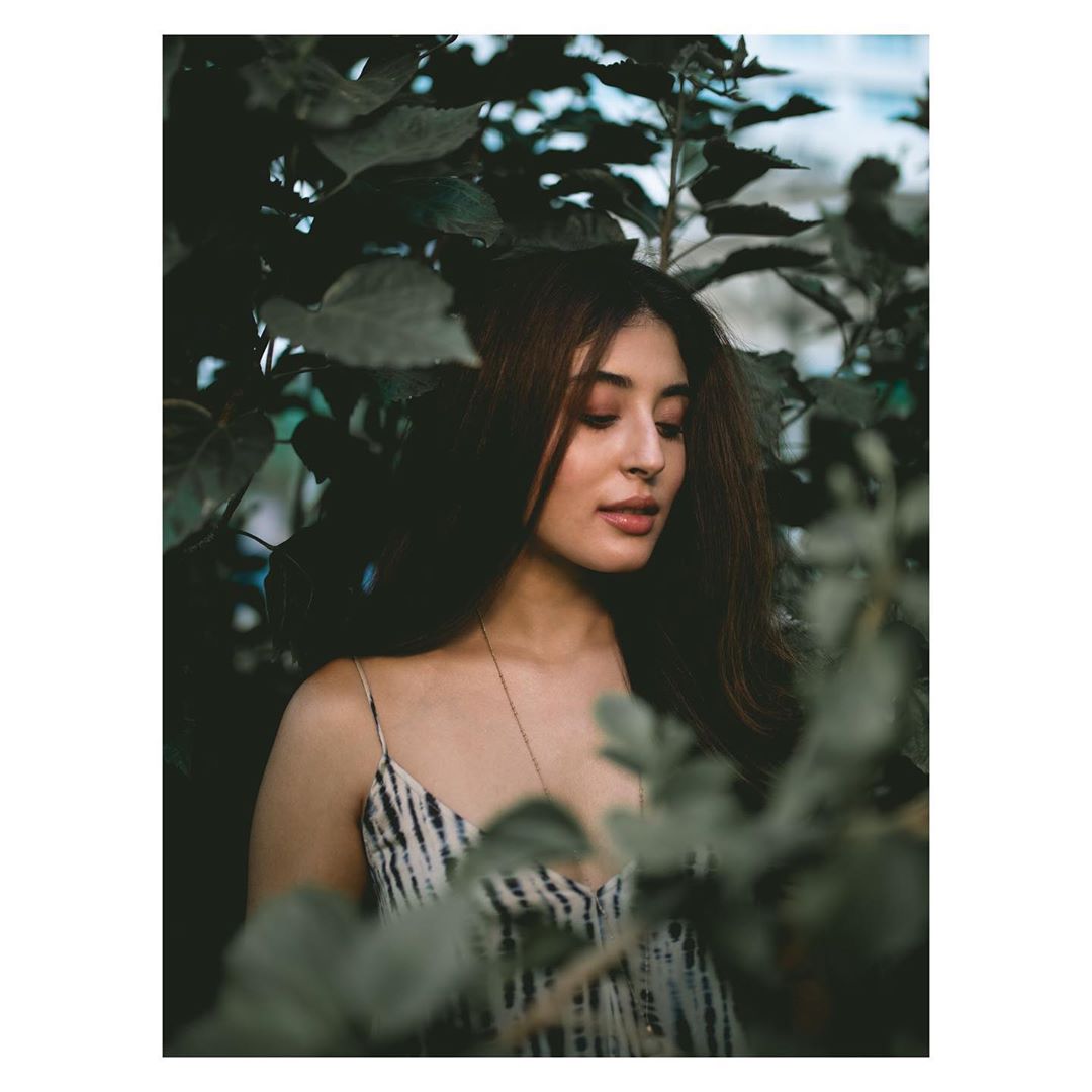 Actress Kritika Kamra super cool images