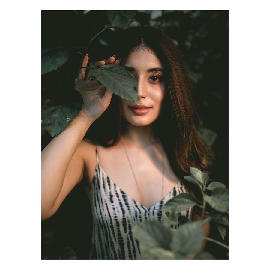 Actress Kritika Kamra super cool images