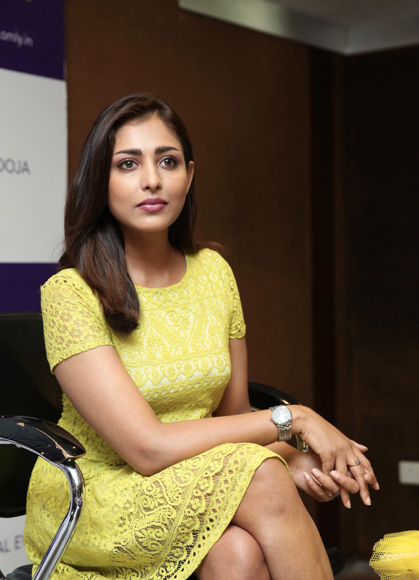 Actress Madhu Shalini latest alluring stills
