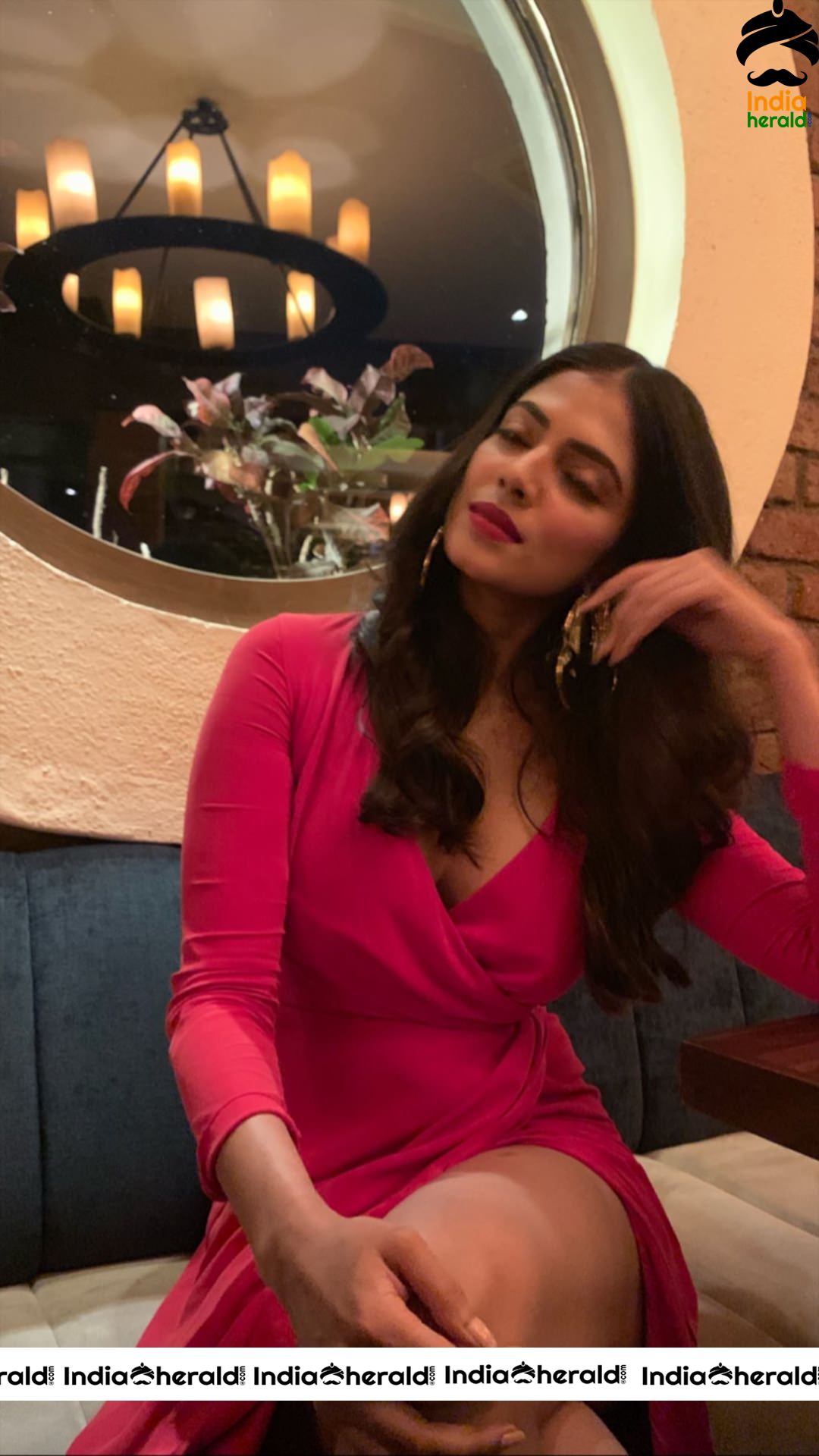 Actress Malavika Mohanan Red Hot Stills From Vogue Beauty Awards Red Carpet