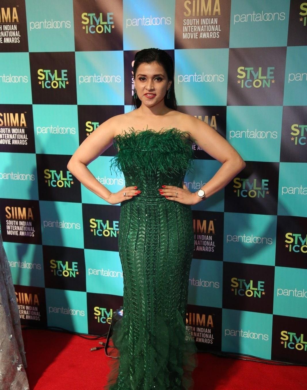 Actress Mannara Chopra Stills From SIIMA Award 2019 Red Carpet