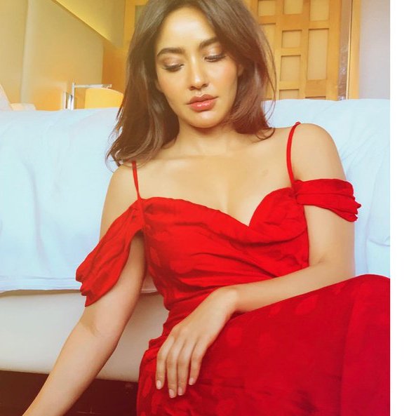 Actress Neha sharma red hot images