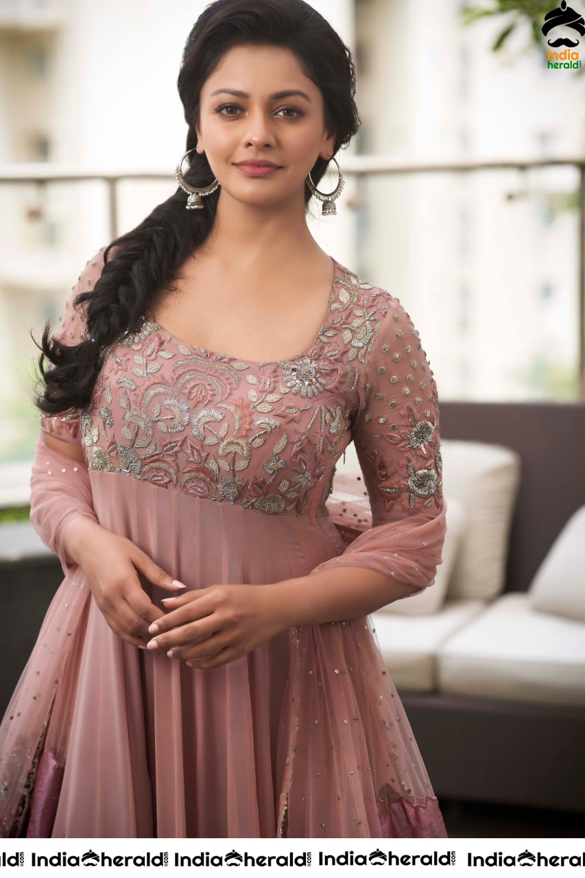 Actress Pooja Kumar Latest Clicks for Kabadadaari